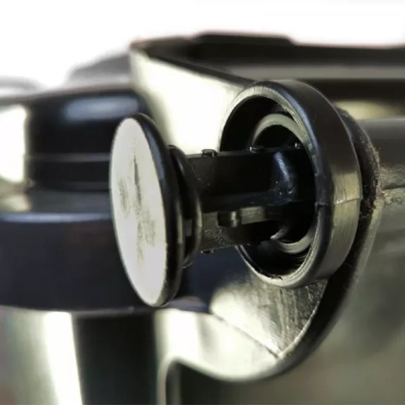 120L kültéri gurulós kuka fekete 120L kültéri gurulós kuka fekete